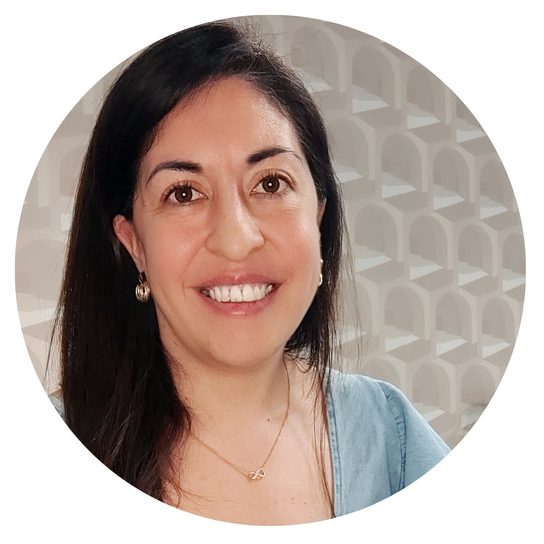 Paula López guiando sanación del linaje femenino en Londres